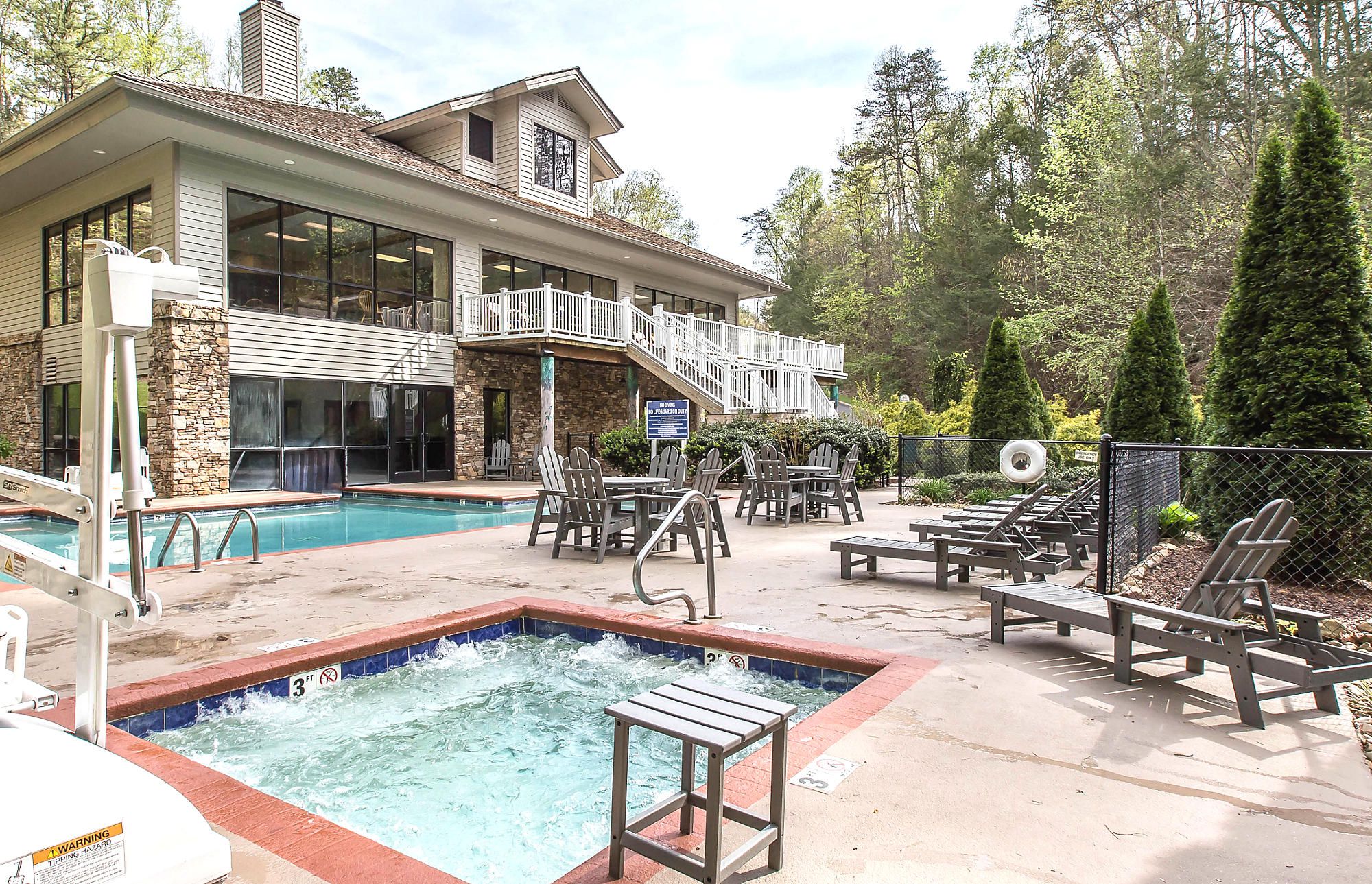 Bluegreen MountainLoft Outdoor Pool and Tub