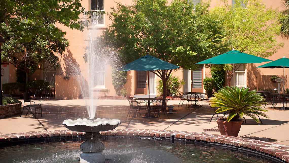 Bluegreen Resort Lodge Alley Inn Coutyard Fountain