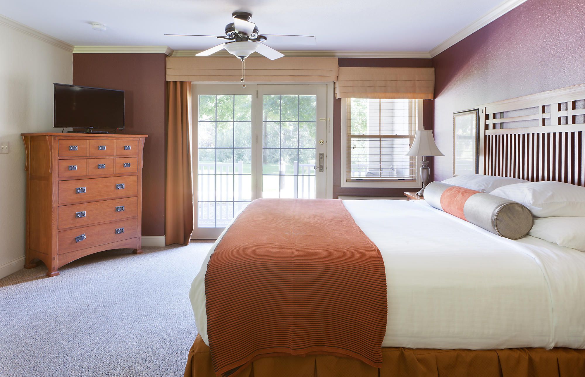 Bluegreen South Mountain Resort Bedroom with TV