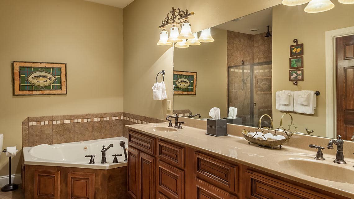 Bluegreen The Cliffs at Long Creek Presidential Master Bath