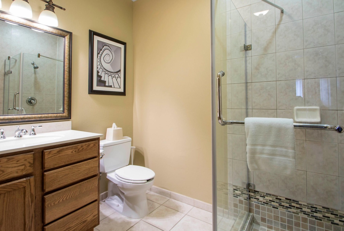 Bluegreen Vacations Odyssey Dells 2 Bedroom Bathroom
