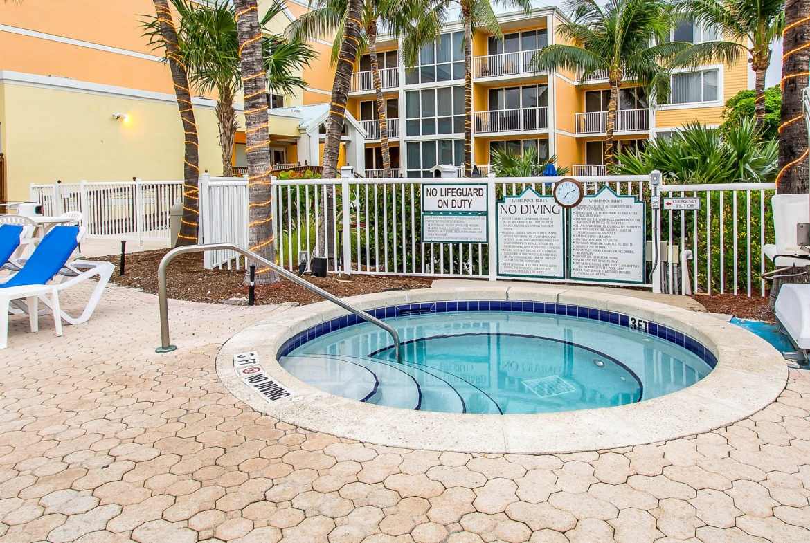 Bluegreen Vacations The Hammocks at Marathon Hot Tub