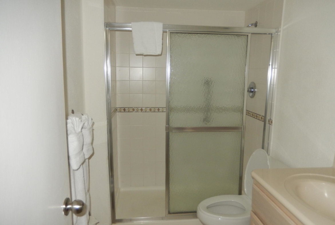 Bluewater Resort At Cable Beach Bathroom