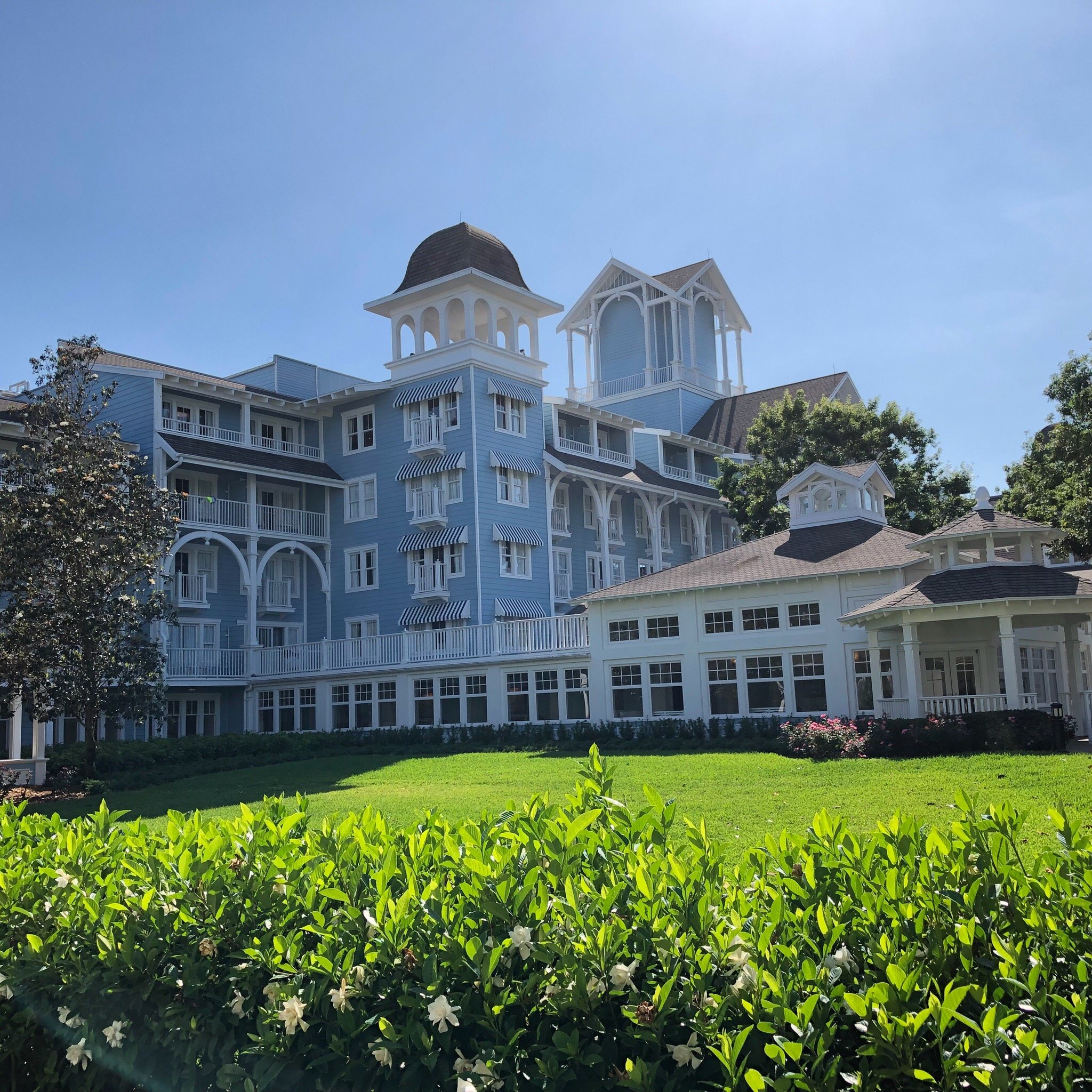 Disney’s Beach Club Villas Outside Lawn