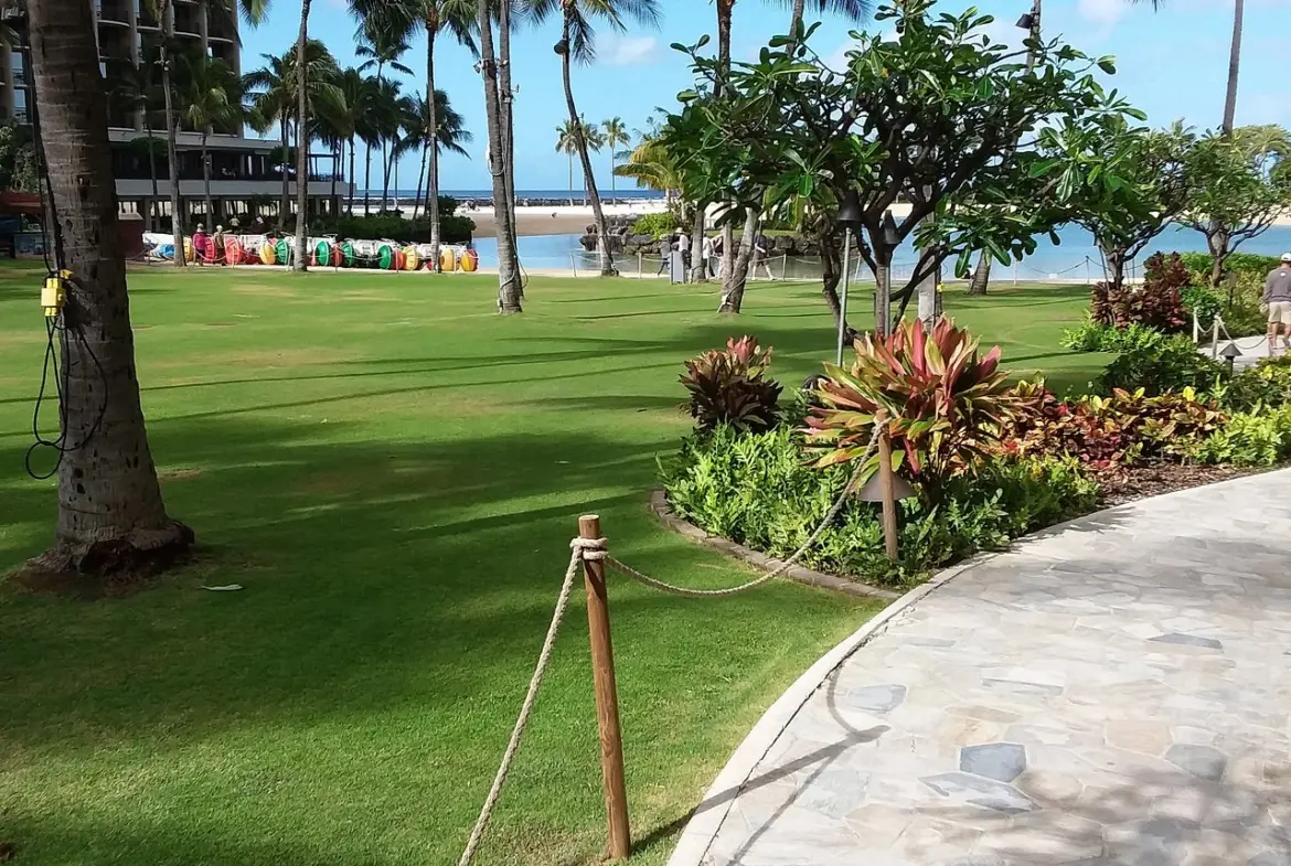 Grand Waikikian by Hilton Grand Vacations Outside