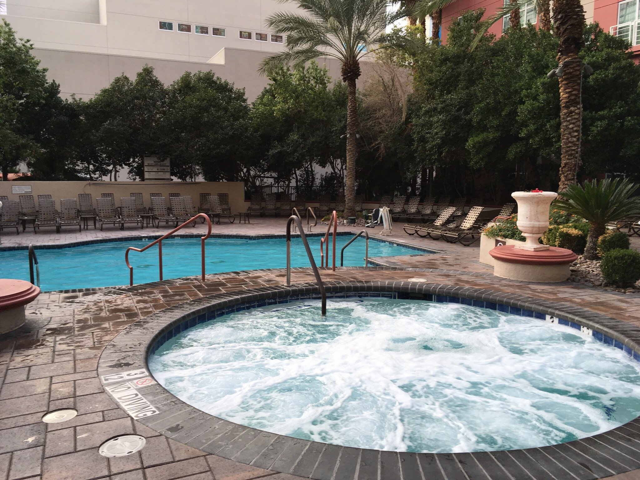 Hilton Grand Vacations at the Flamingo Jacuzzi and Pool