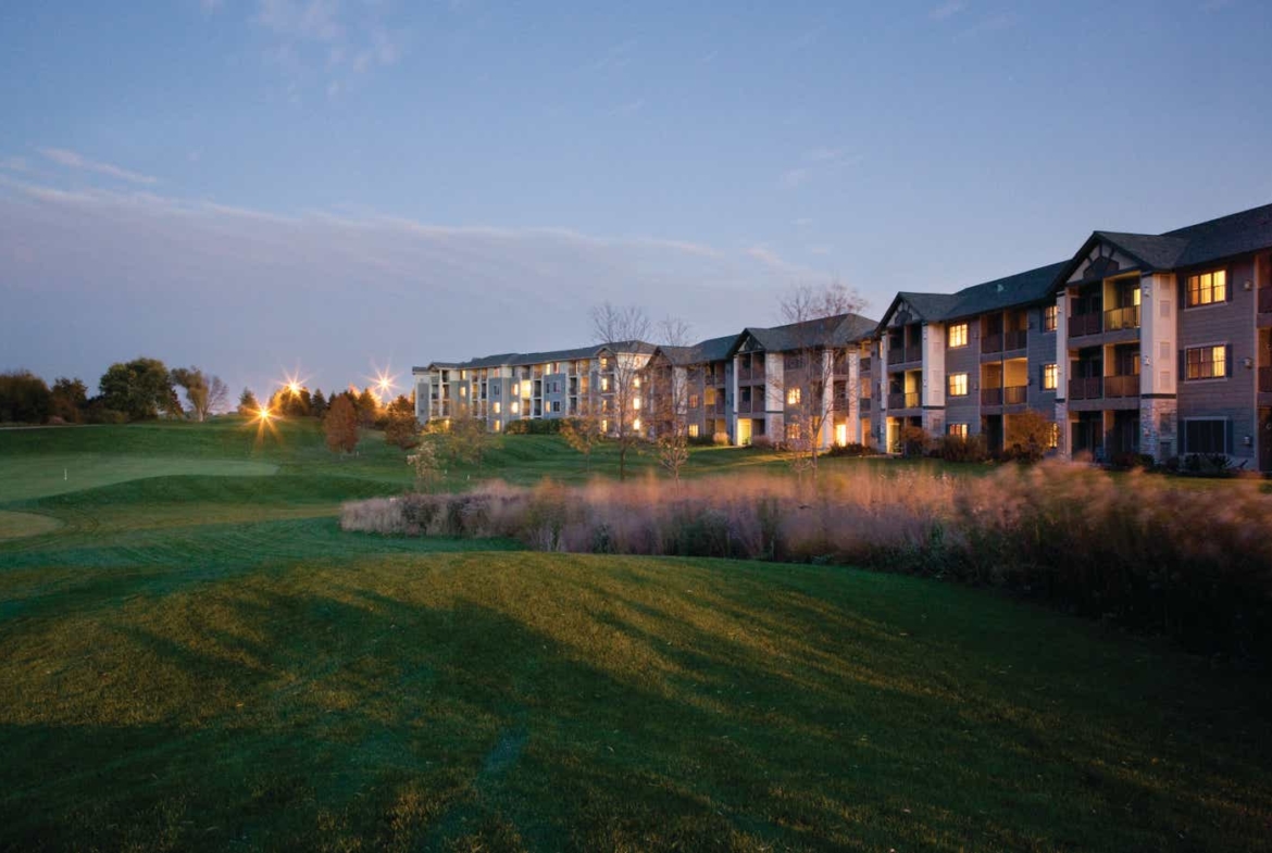 Holiday Inn Club At Lake Geneva Exterior Evening