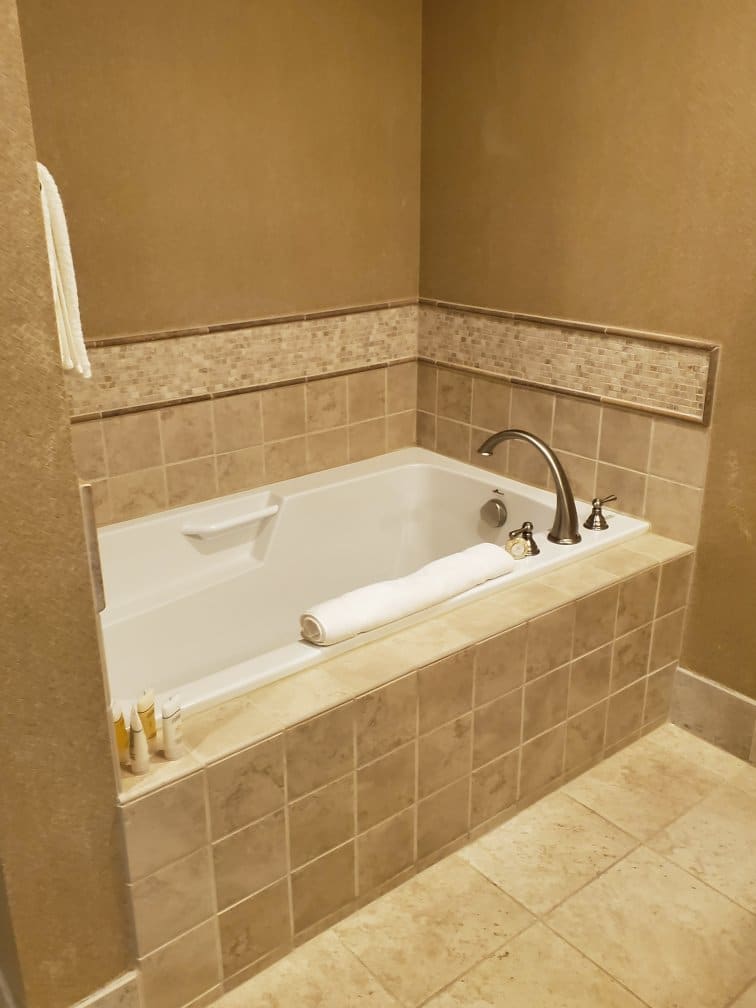 Hyatt Mountain Lodge Tub