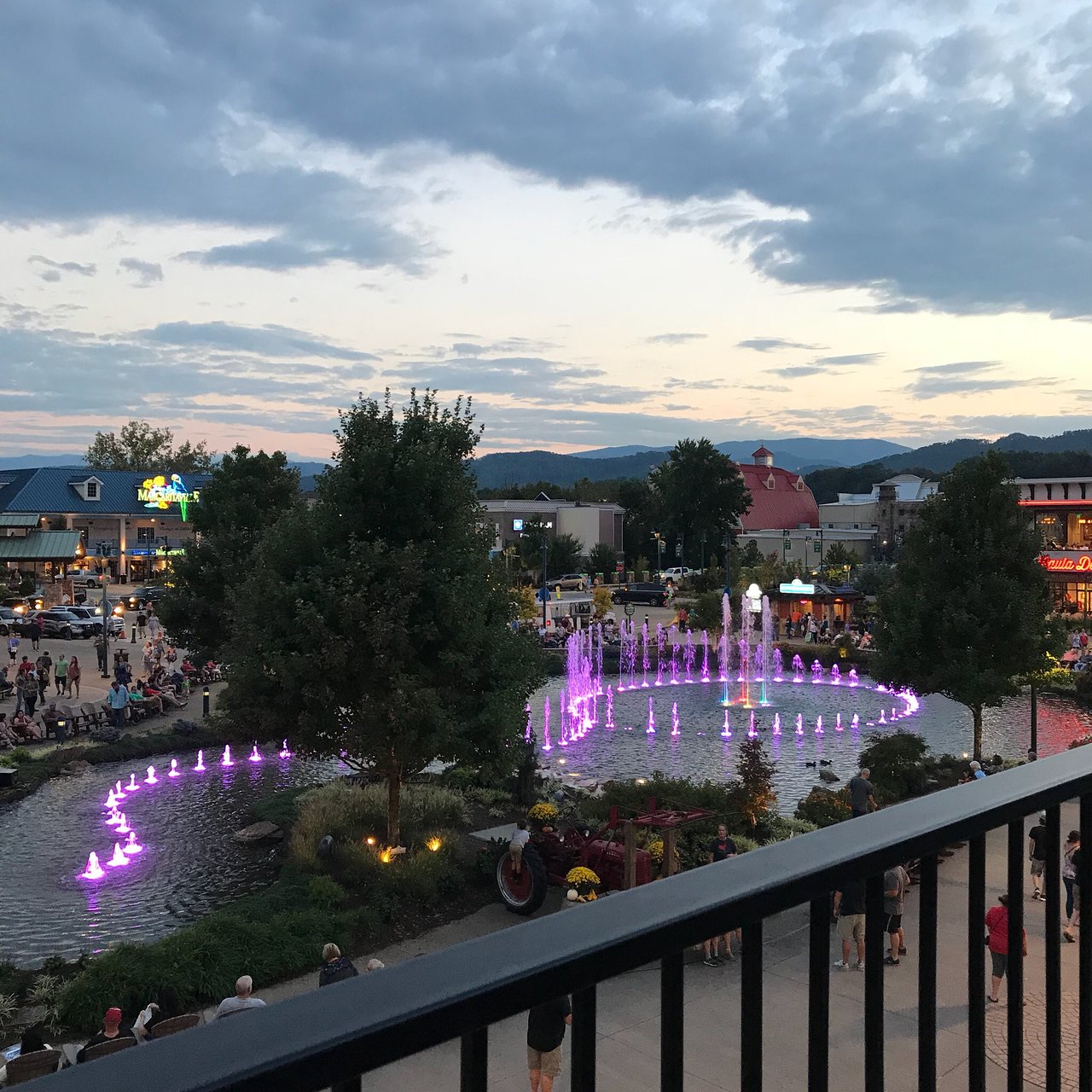 Margaritaville Island Hotel Pigeon Forge Outside Water Feature