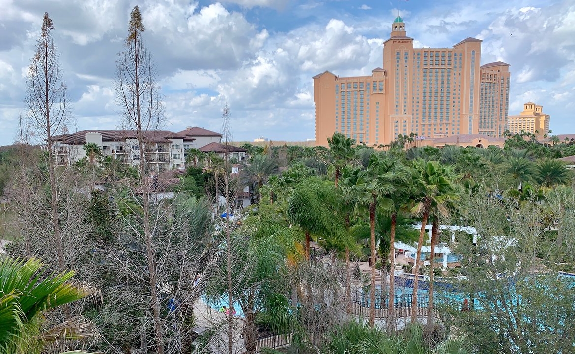 Marriott’s Lakeshore Reserve Outside