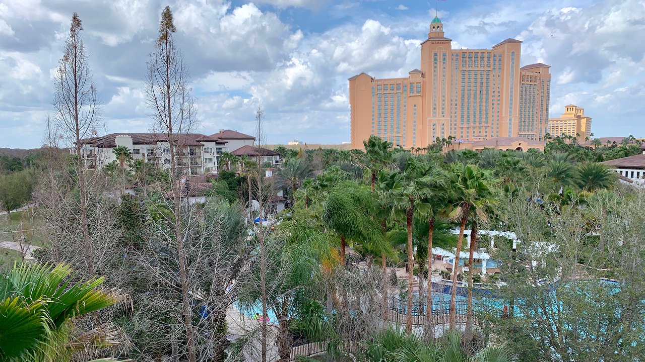 Marriott’s Lakeshore Reserve Outside