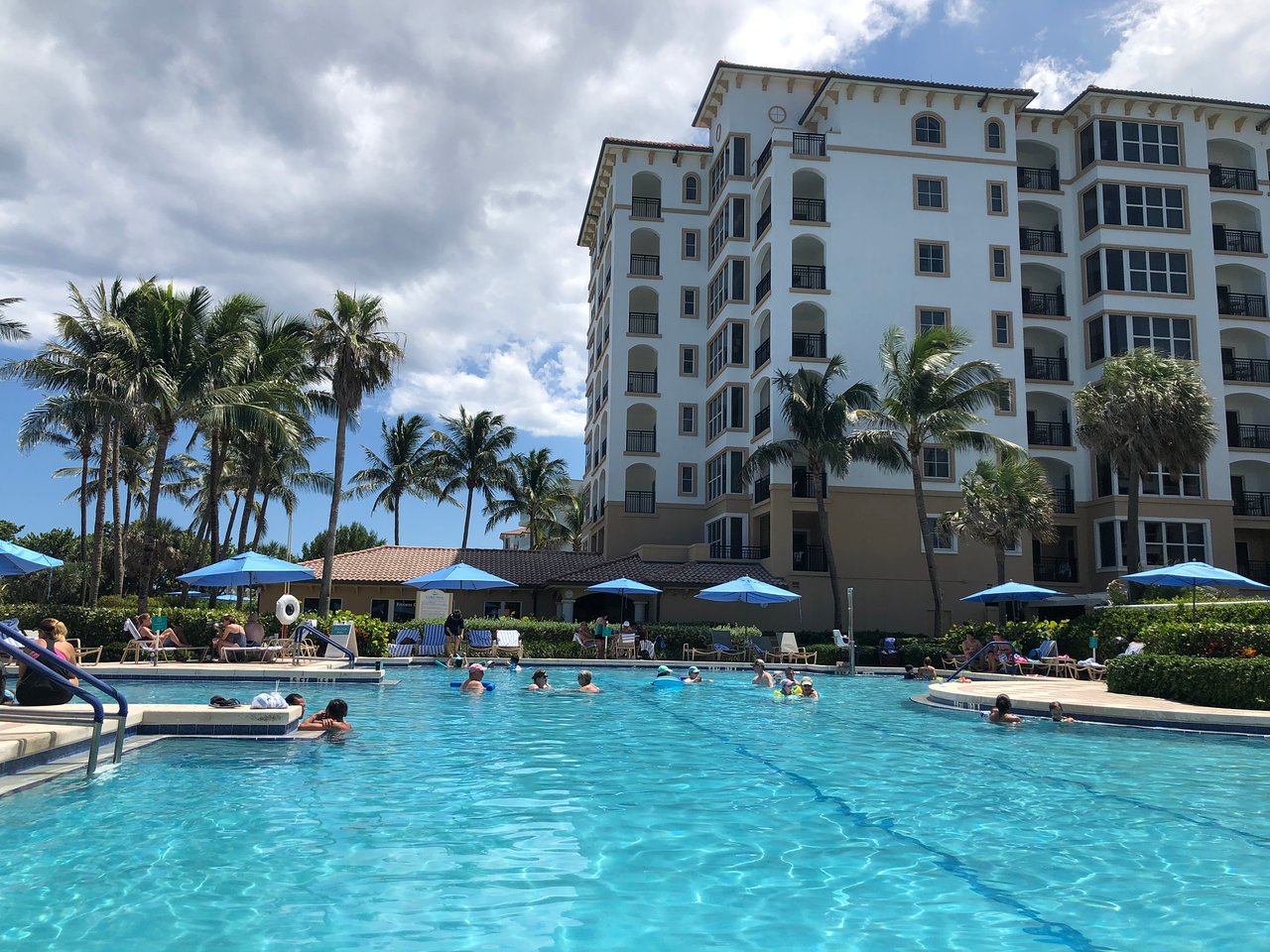 Marriott's Ocean Pointe Pool Area