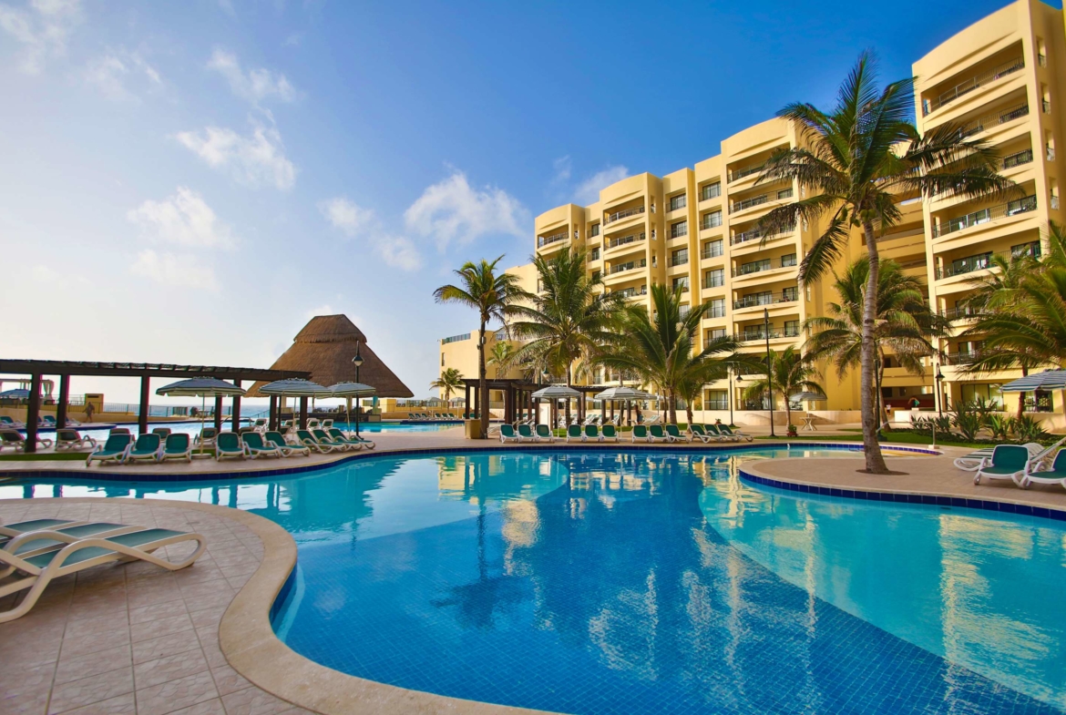 Royal Sands Pool and Lounge Area View