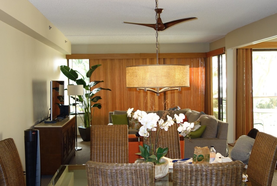 Sands of Kahana Dining Room