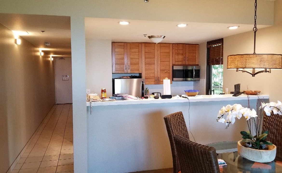 Sands of Kahana Kitchen and Dining Area