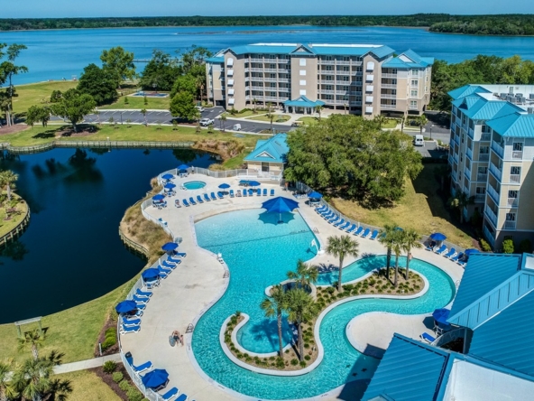 Spinnaker Bluewater Resort And Marina Exterior