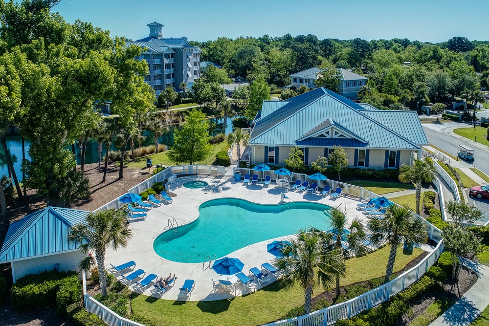Spinnaker Bluewater Resort And Marina Exterior Pool View