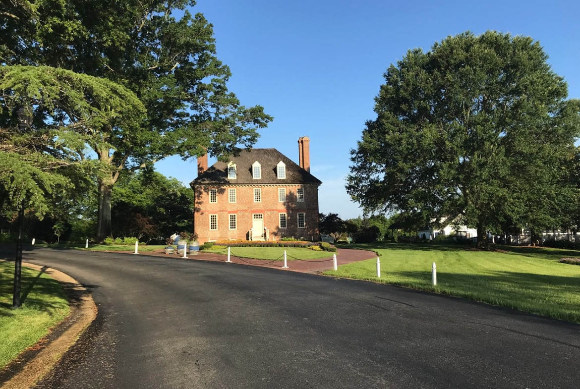 The Historic Powhatan Resort Exterior