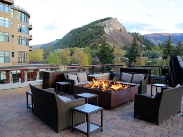 The Westin Riverfront Exterior Firepit