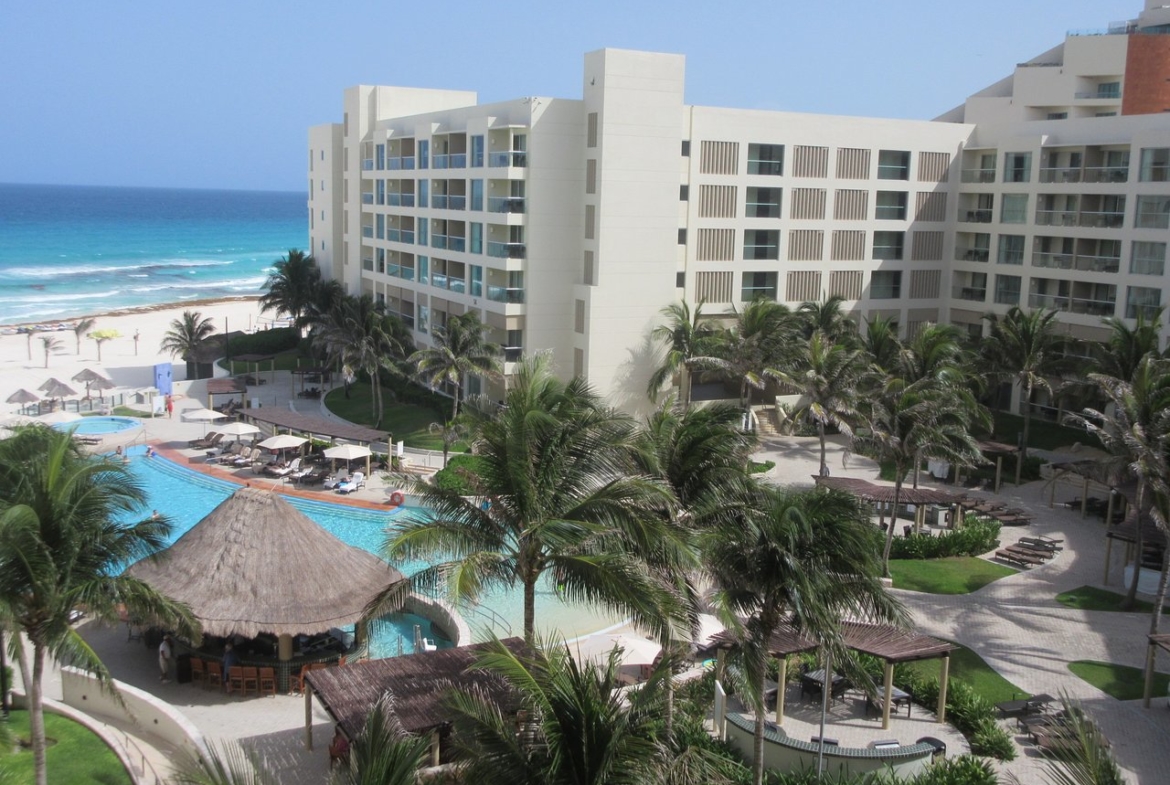 Westin Lagunamar Ocean Resort Exterior