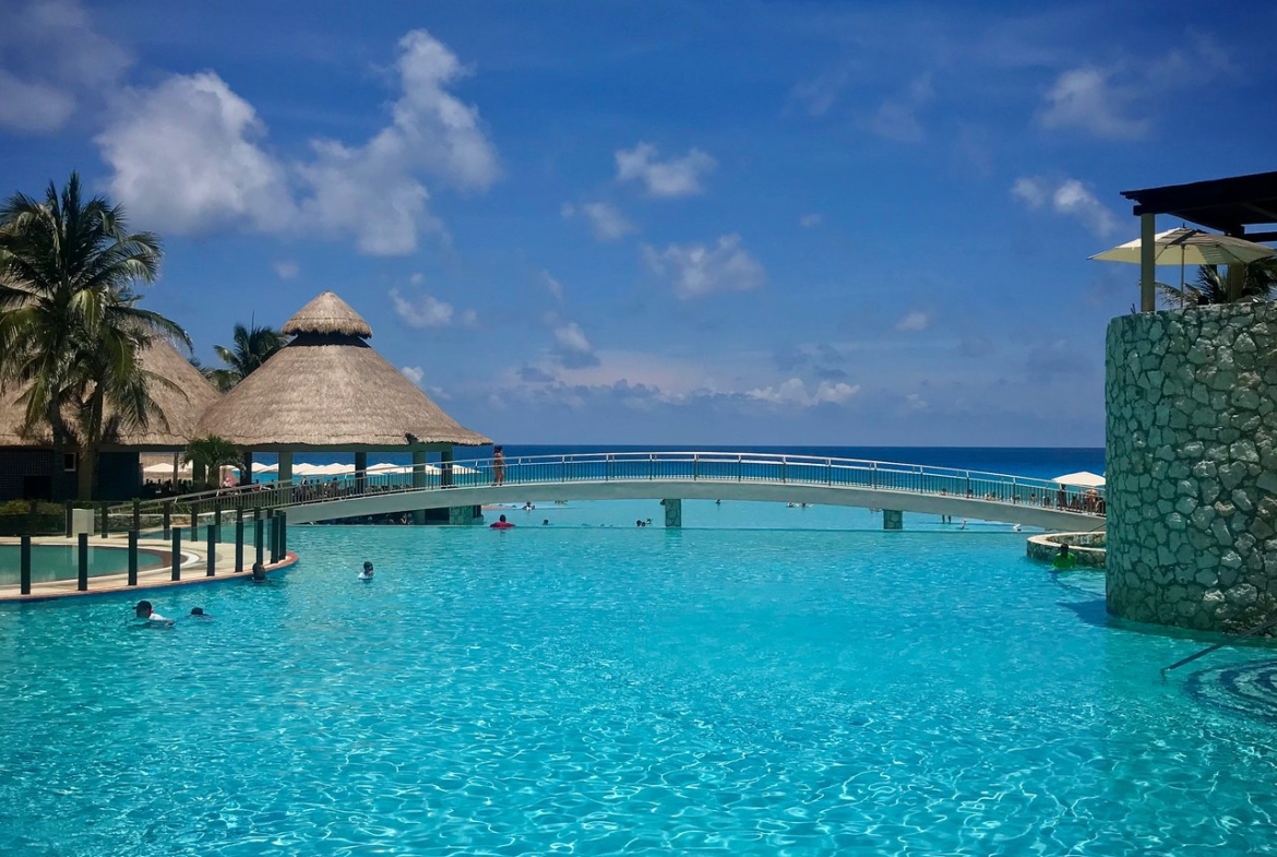 Westin Lagunamar Ocean Resort Pool Area