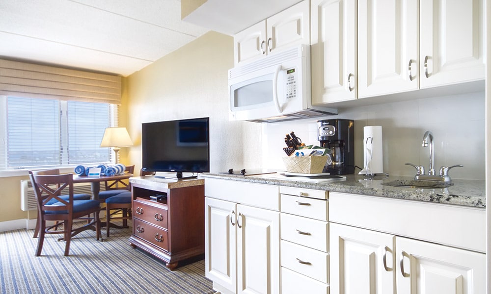 Wyndham Inn On Long Wharf 1 Bedroom Suite Kitchen