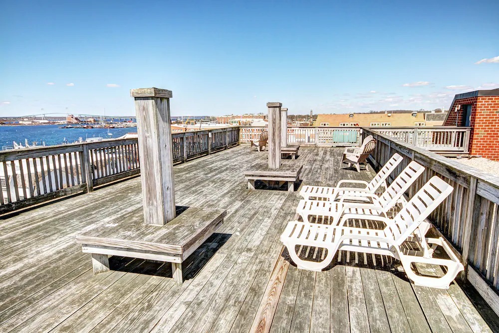 Wyndham Inn On The Harbor Outside Deck