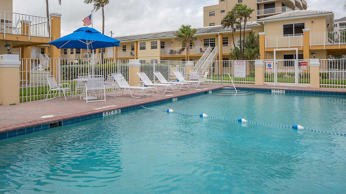 Gulfstream Manor Outdoor Pool