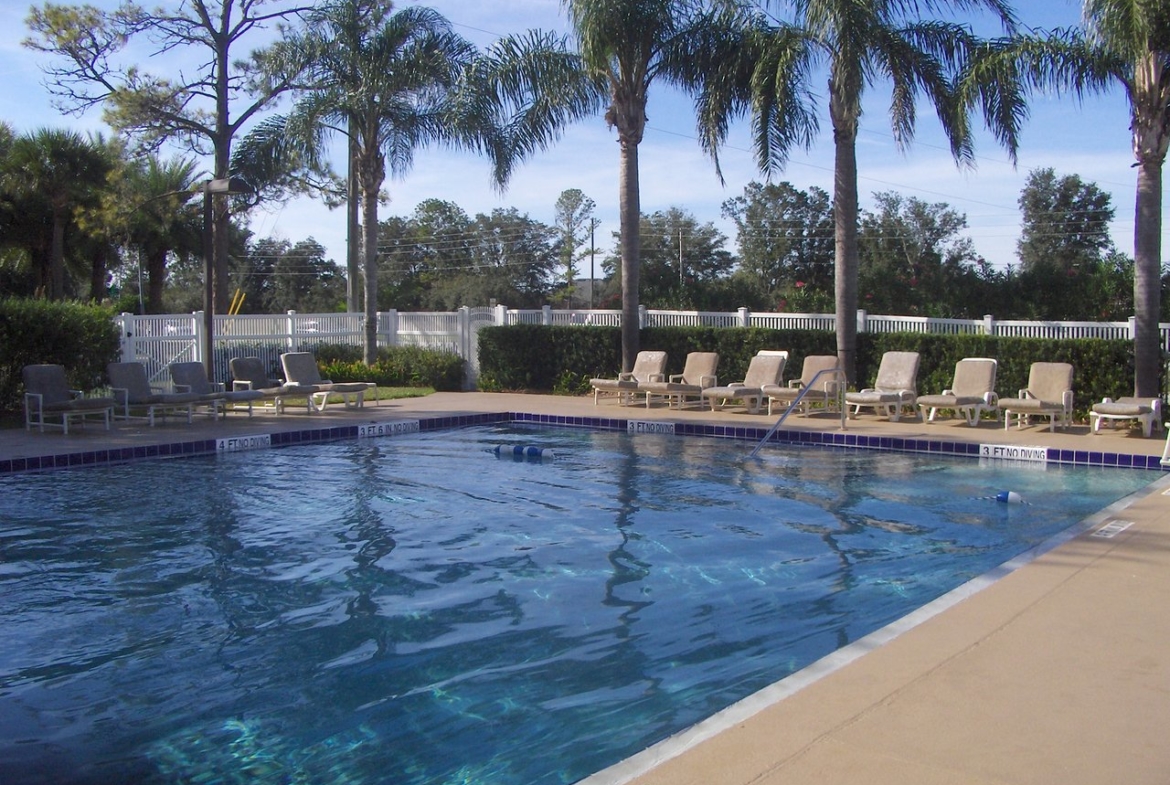 Alhambra Villas At Poinciana Pool