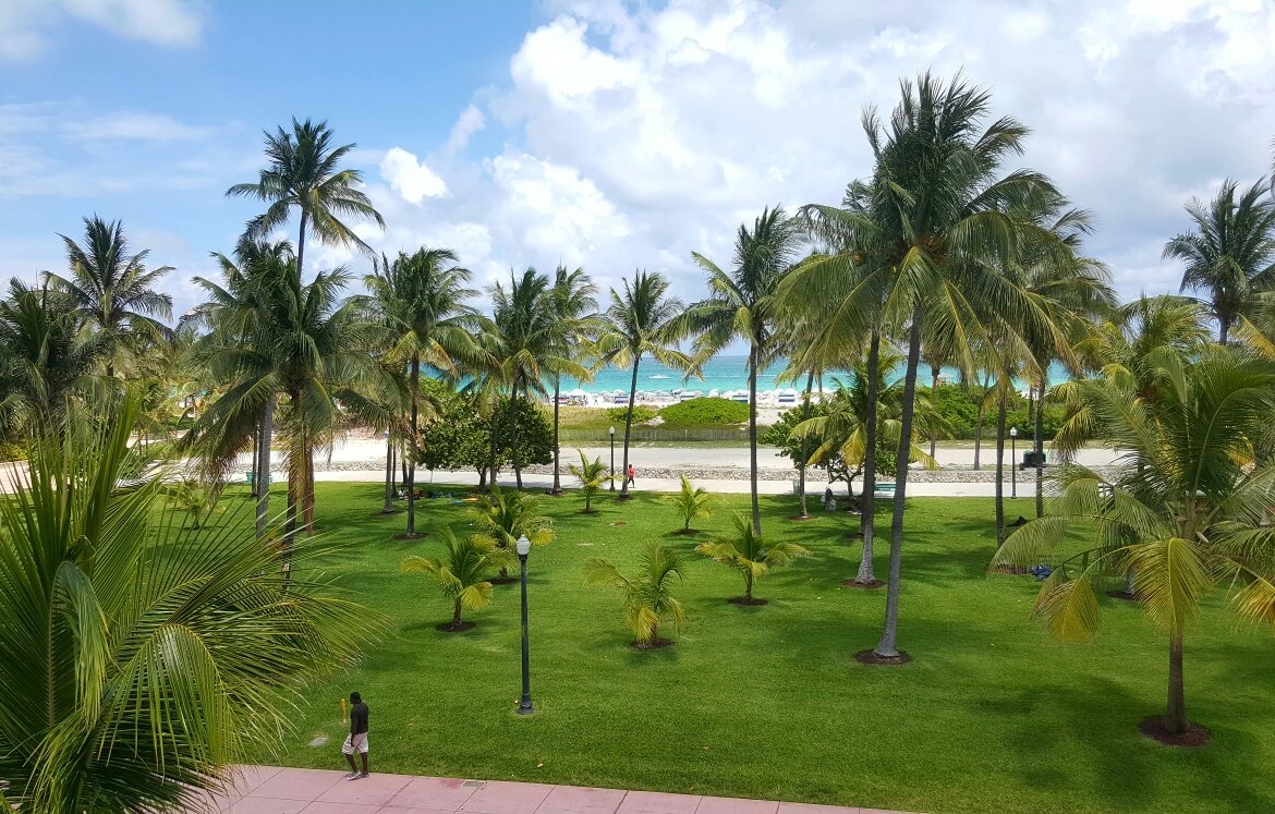 Crescent Resort And Spa On South Beach Balcony