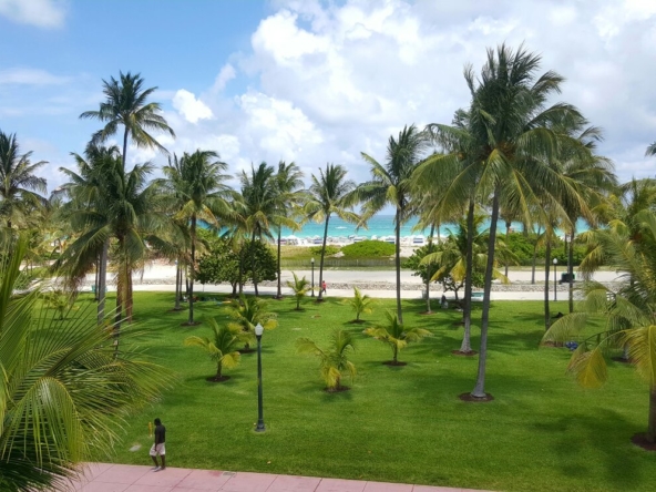 Crescent Resort And Spa On South Beach Balcony