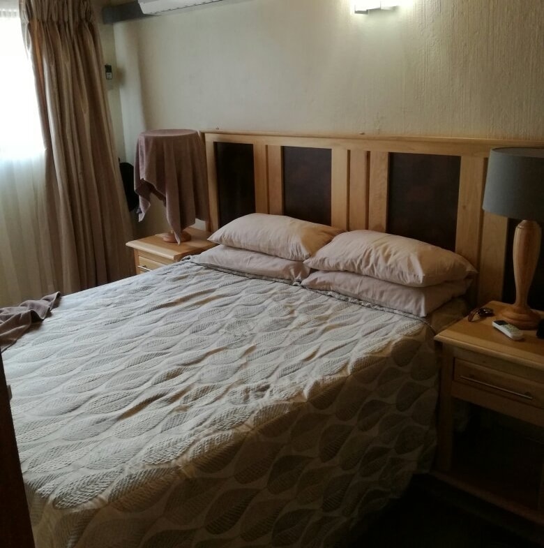 Dikhololo Resort Single Bed