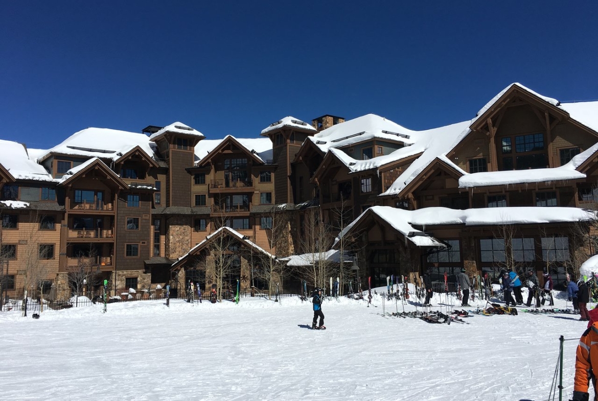 Grand Lodge on Peak 7 Exterior