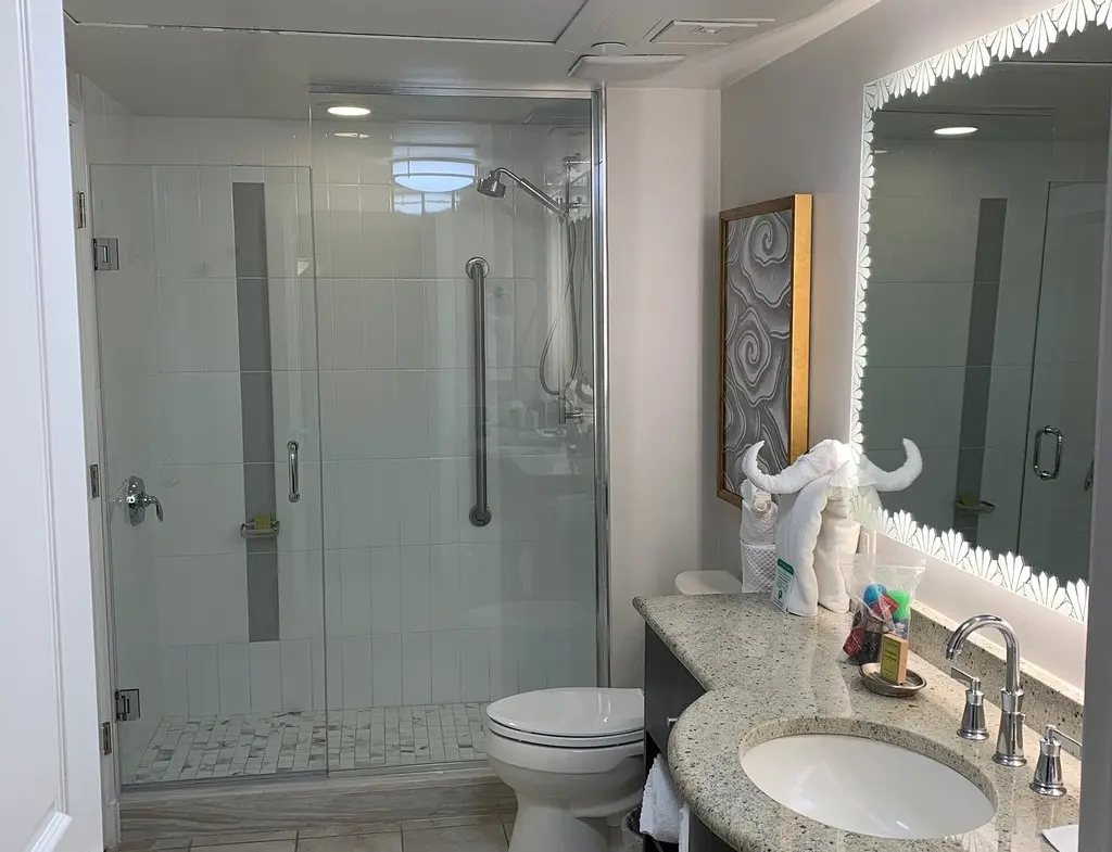 Hilton Grand Vacations at McAlpin-Ocean Plaza Bathroom