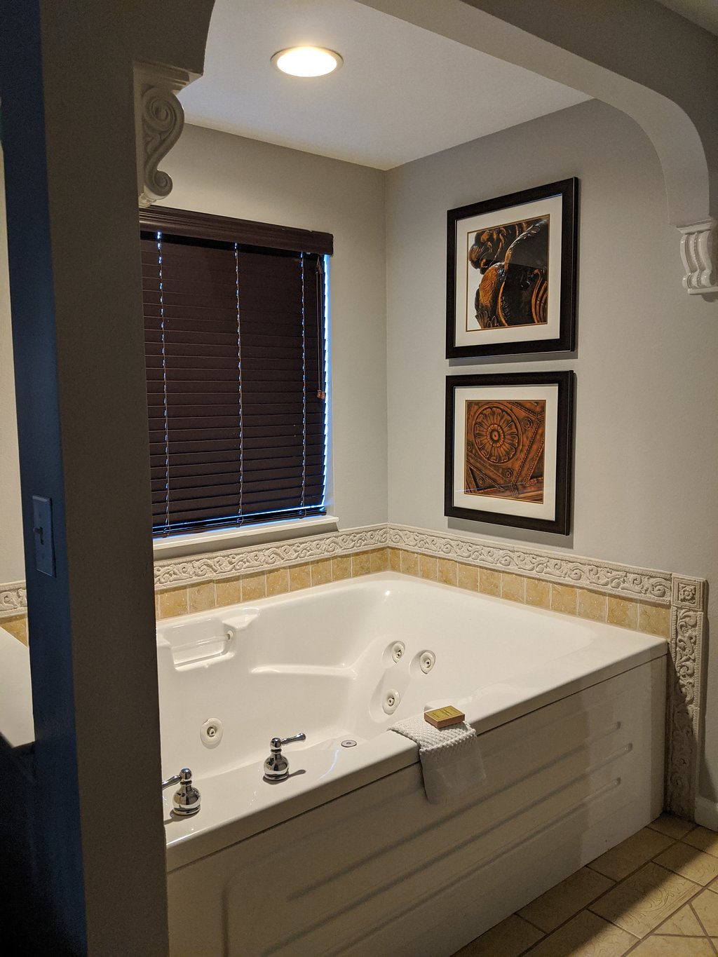 Hilton Grand Vacations at Tuscany Village Bathroom