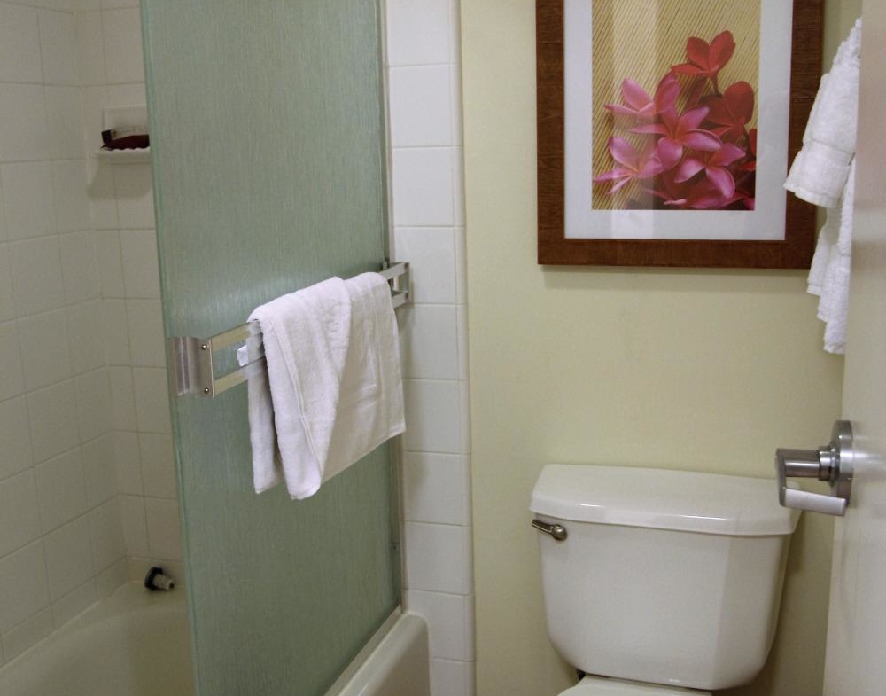 Kahana Beach Resort Bathroom