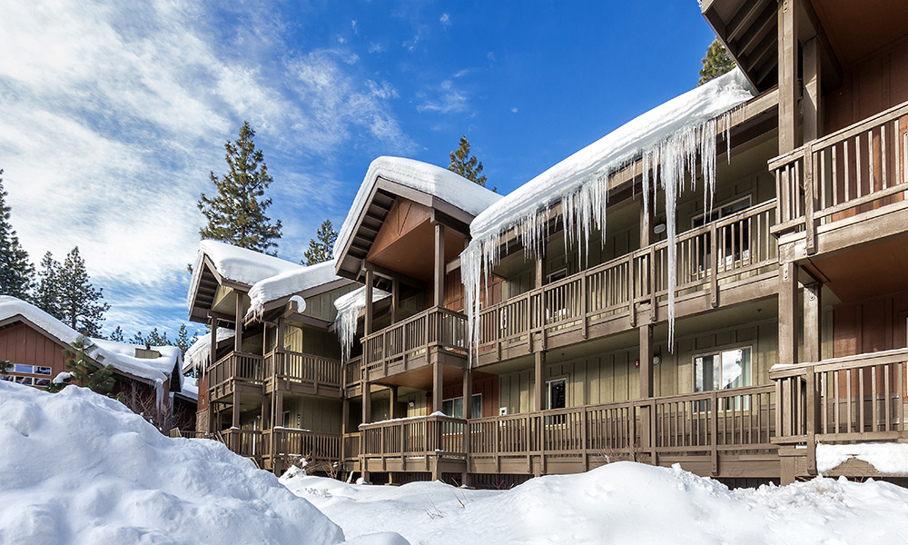 Club Wyndham South Shore Exterior Snow