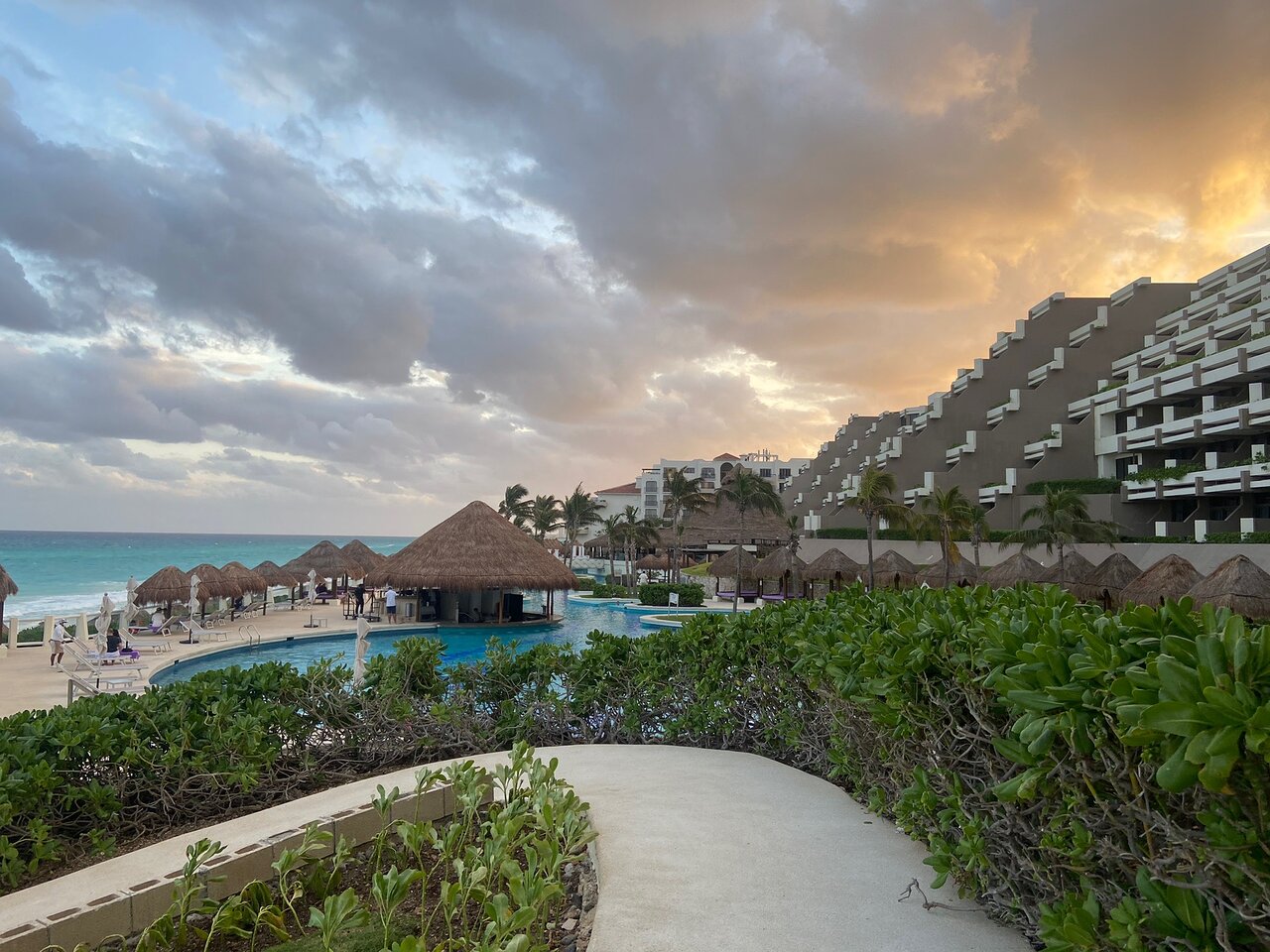 Gran Melia Cancun Exterior Building