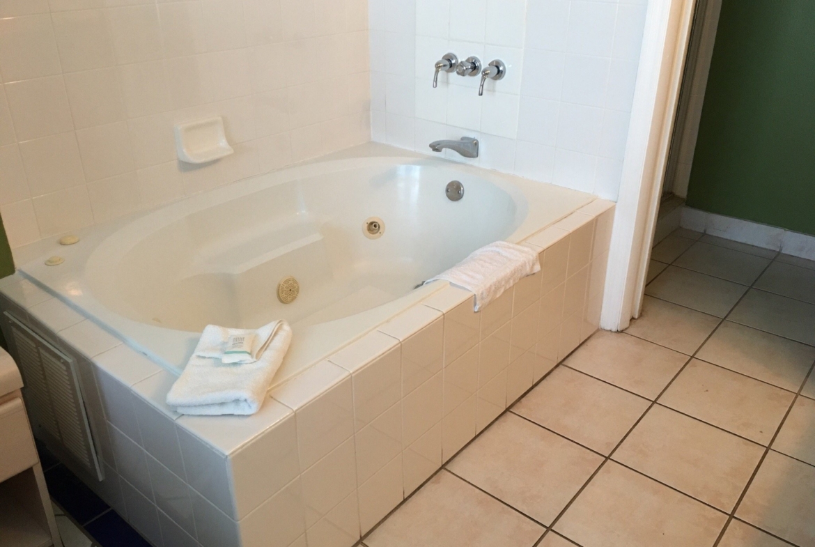 Grand Seas Resort Bath Tub