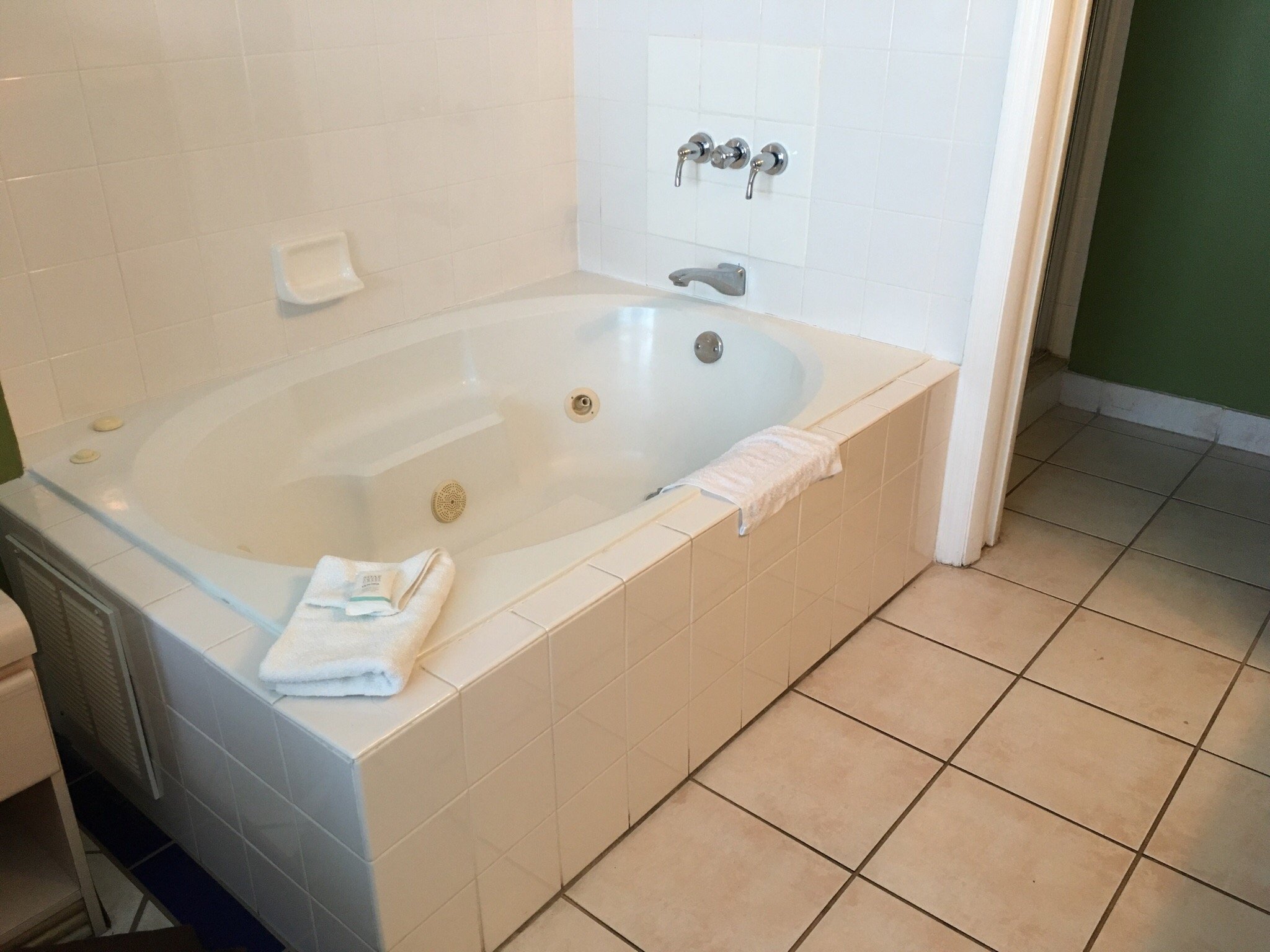 Grand Seas Resort Bath Tub