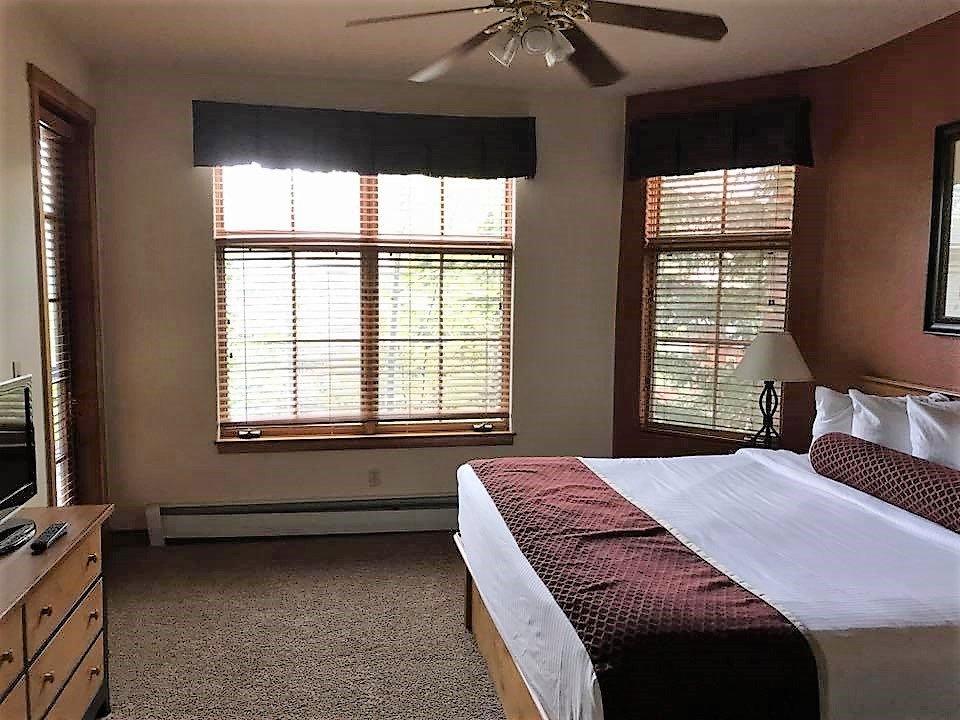 Grand Timber Lodge Bedroom