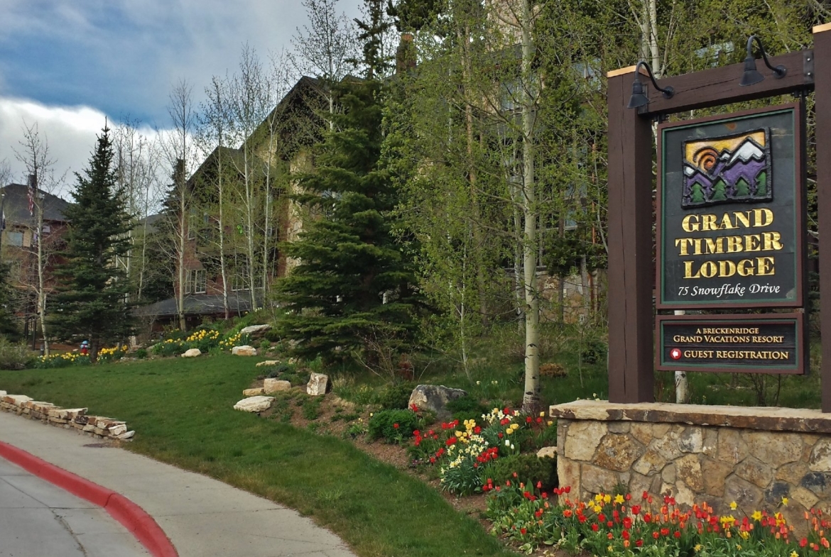 Grand Timber Lodge Sign