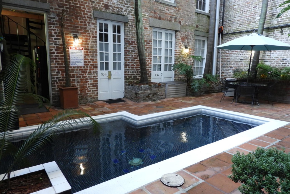 Maison Orleans Hotel de Leau Vive Pool