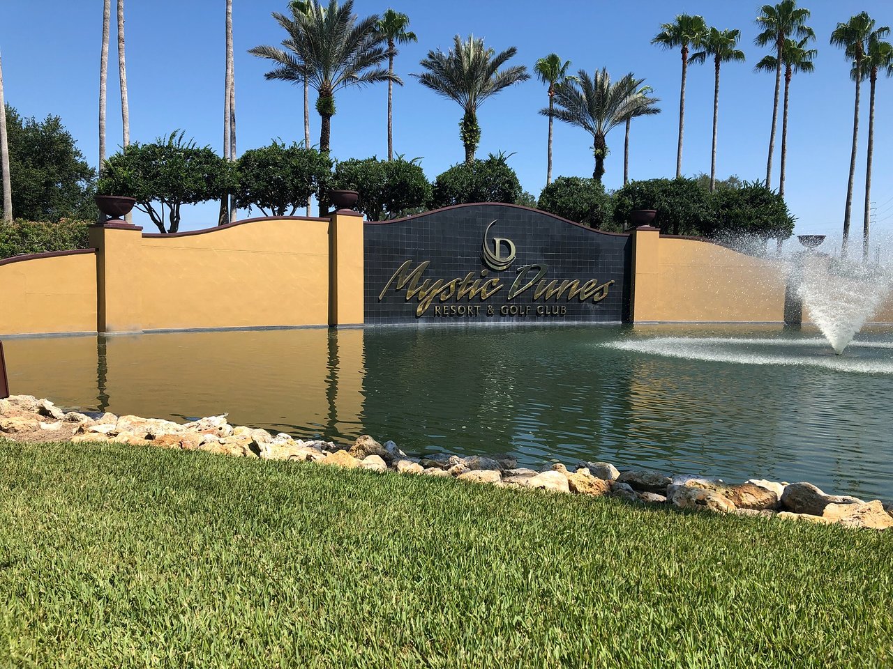 Mystic Dunes Resort and Golf Club Sign