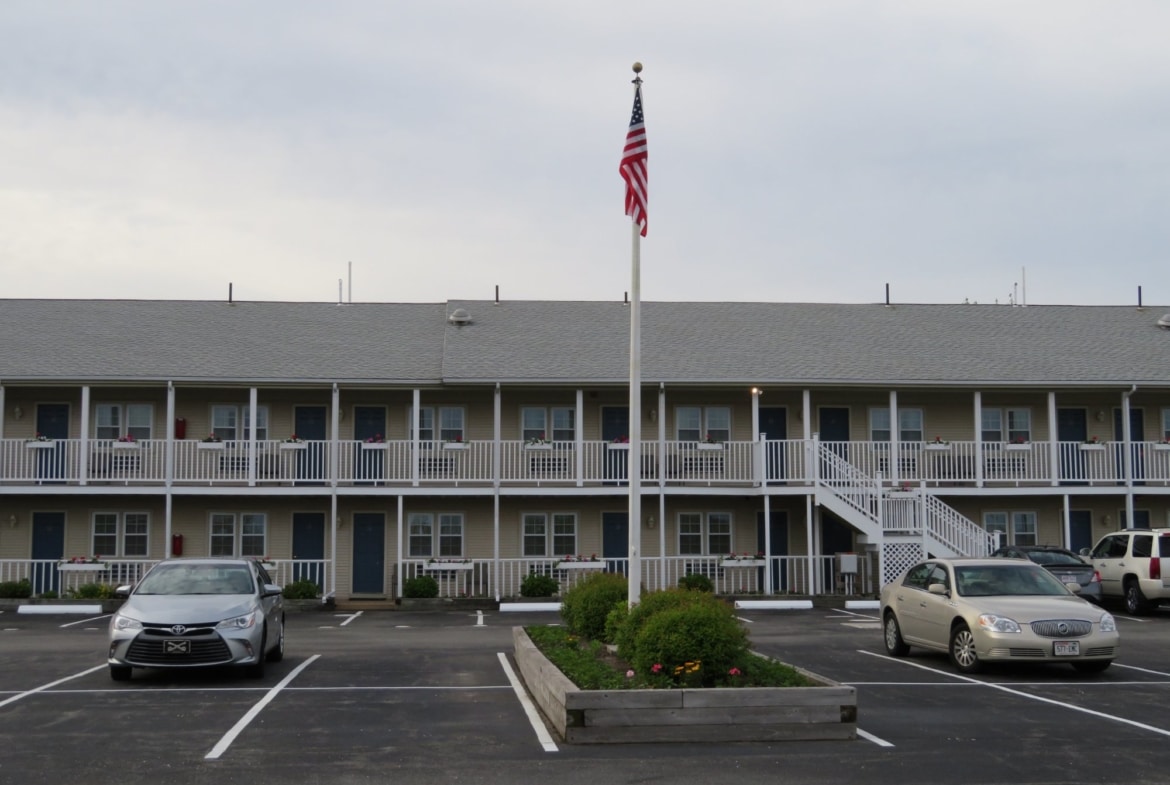 Pier 7 Condominiums Exterior