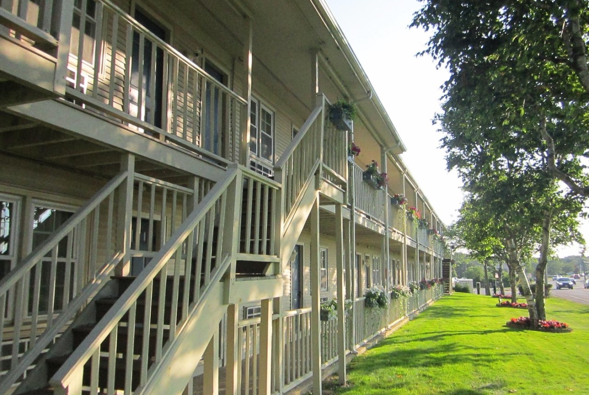 Pier 7 Condominiums Outside Building