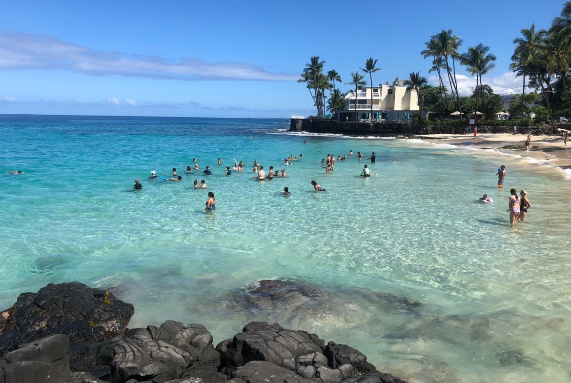 Outrigger Royal Sea Cliff beach area