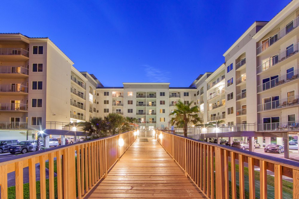 Holiday Inn Club Vacations Walkway