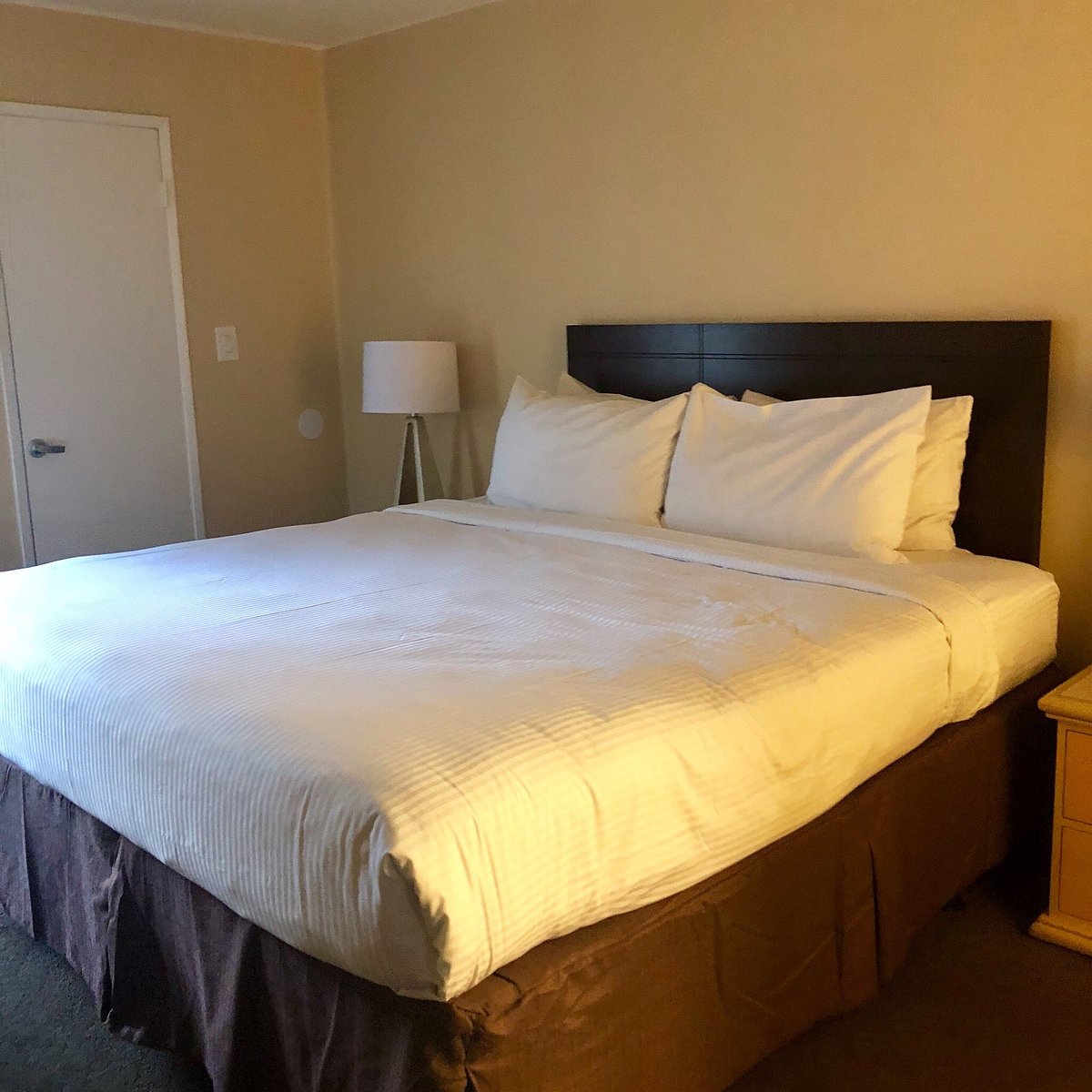 Palm Canyon Resort And Spa Bedroom