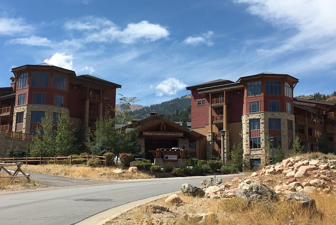 Sunrise Lodge entrance